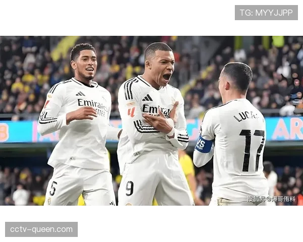 终场哨响，赫罗纳球员庆祝客场战平皇马确保保级成功